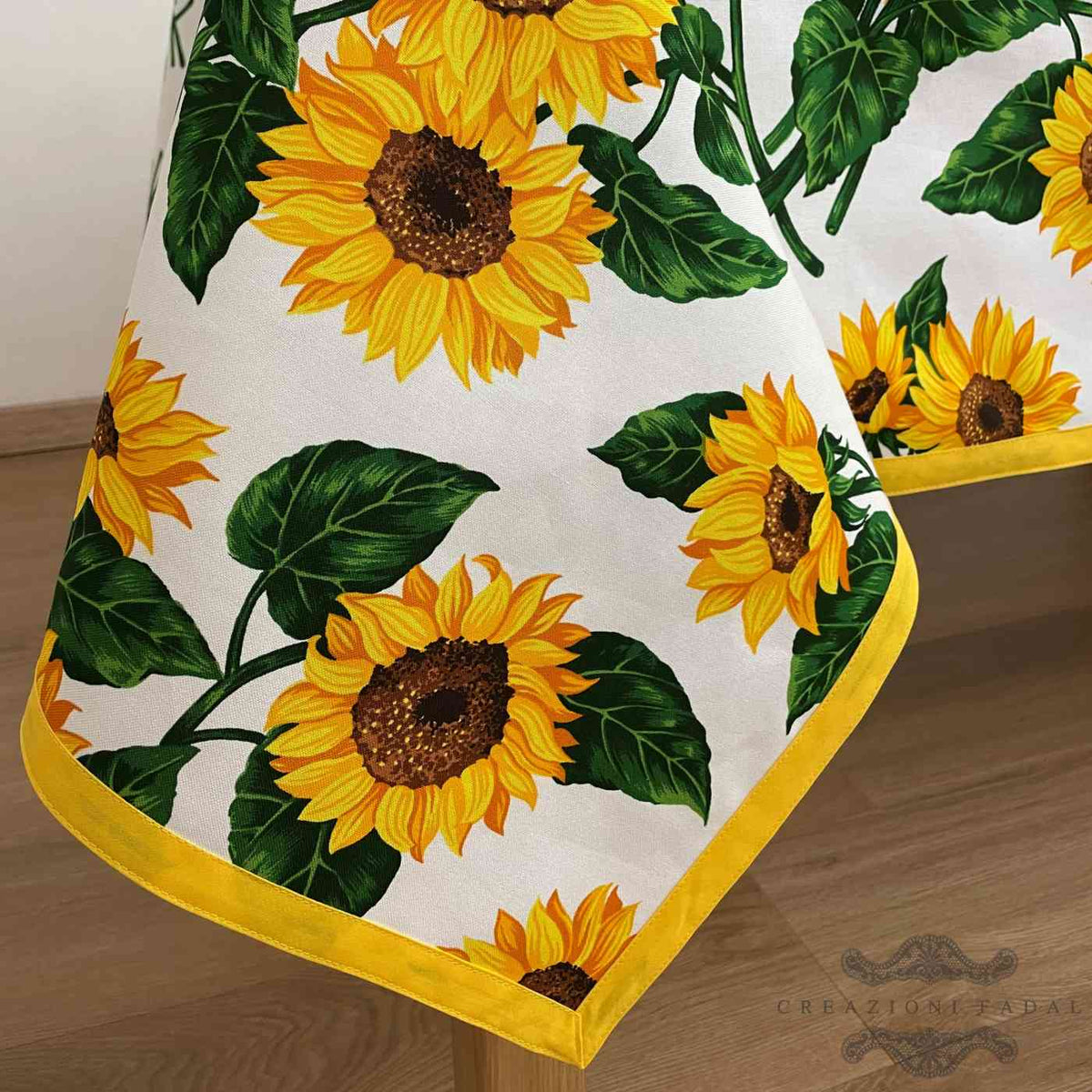 Set di 1 tovagliolo di stoffa con girasole e fiori e teschio Set di 1 tovagliolo di stoffa con girasole e fiori e teschio